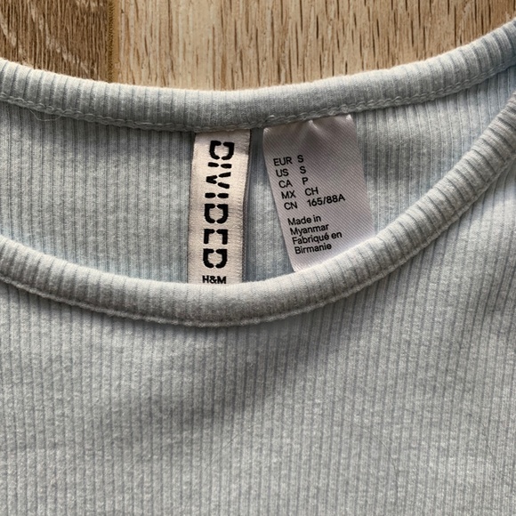 Light Blue Cropped Fitted Tee - Like New - Size Small - Picture 2 of 3